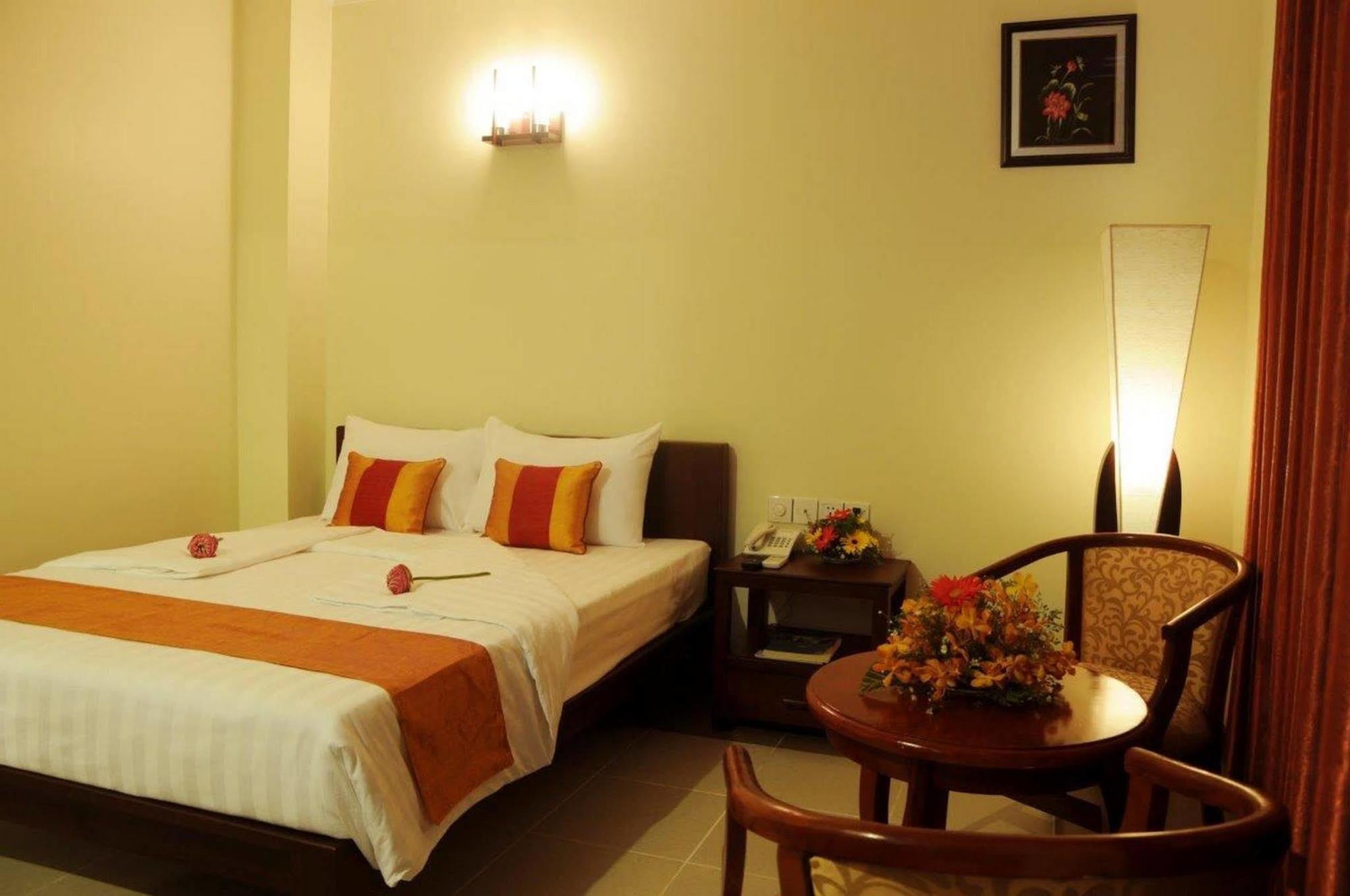 V N E Hotel Phnom-Penh Buitenkant foto