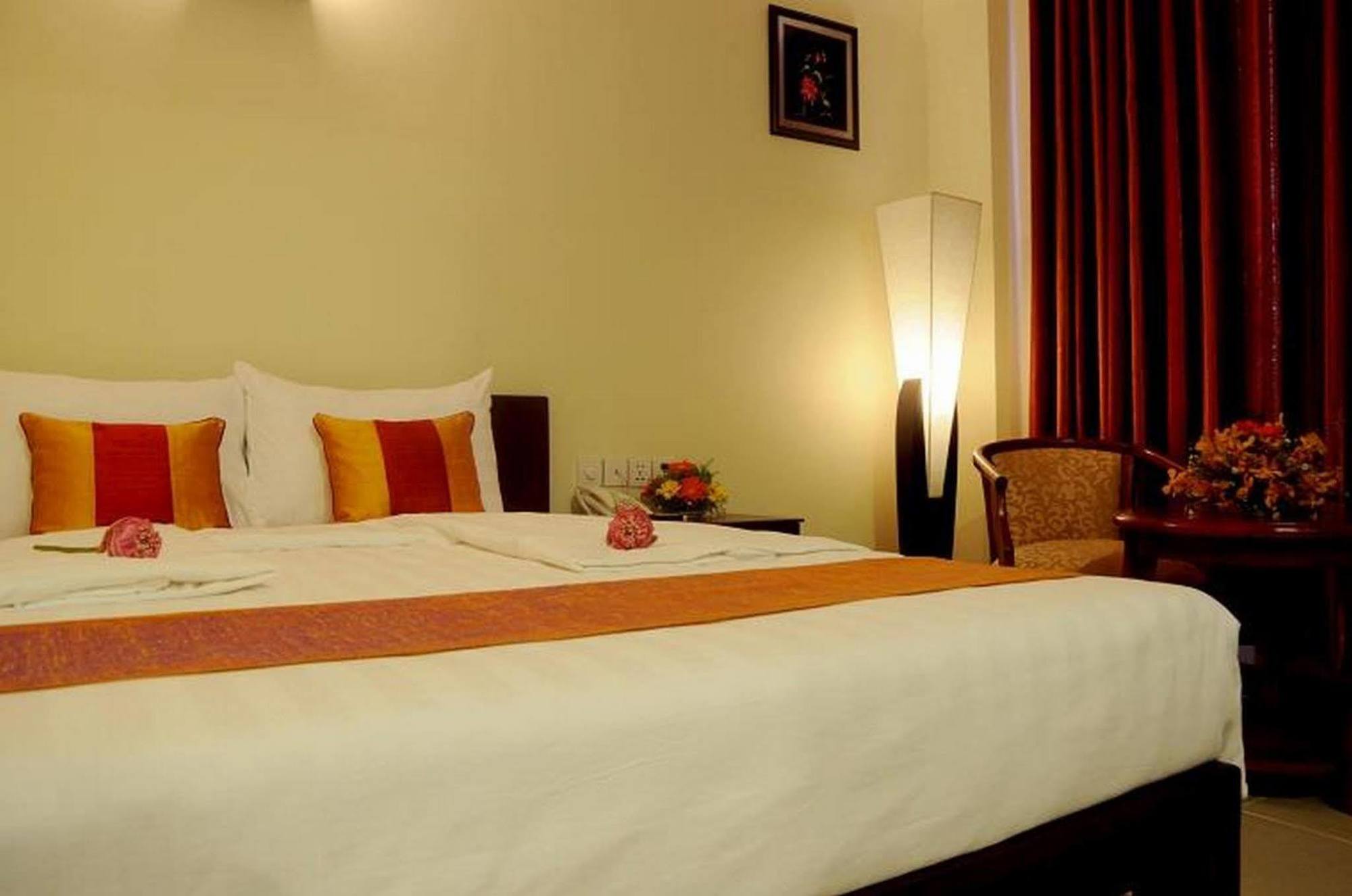 V N E Hotel Phnom-Penh Buitenkant foto