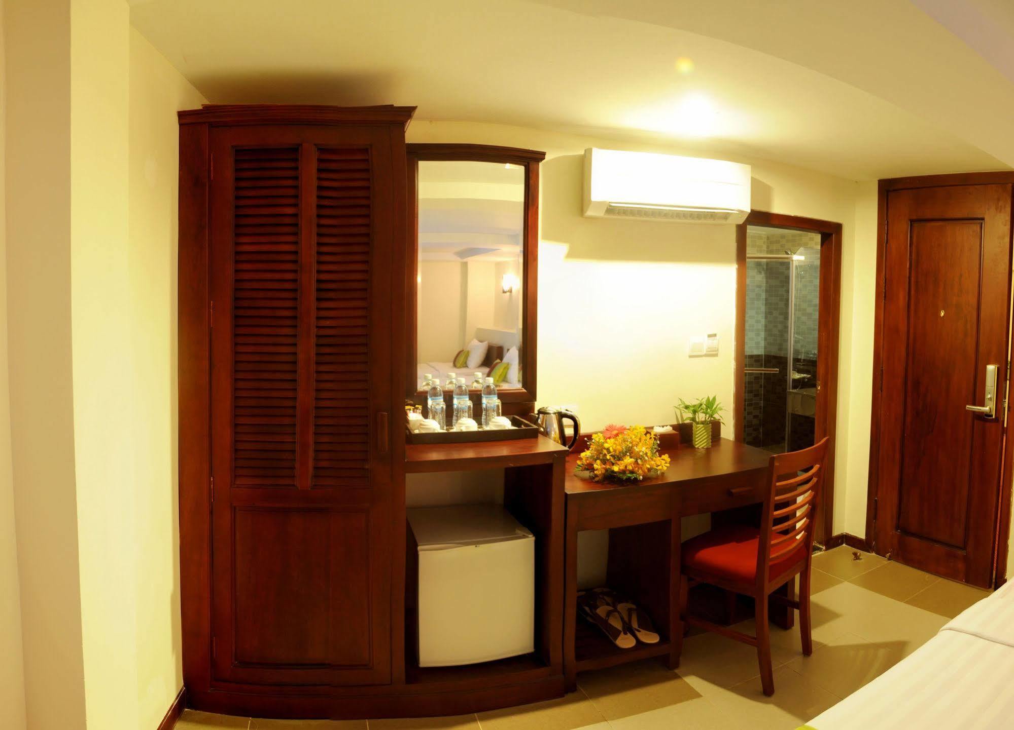 V N E Hotel Phnom-Penh Buitenkant foto