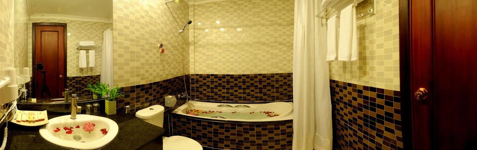 V N E Hotel Phnom-Penh Buitenkant foto